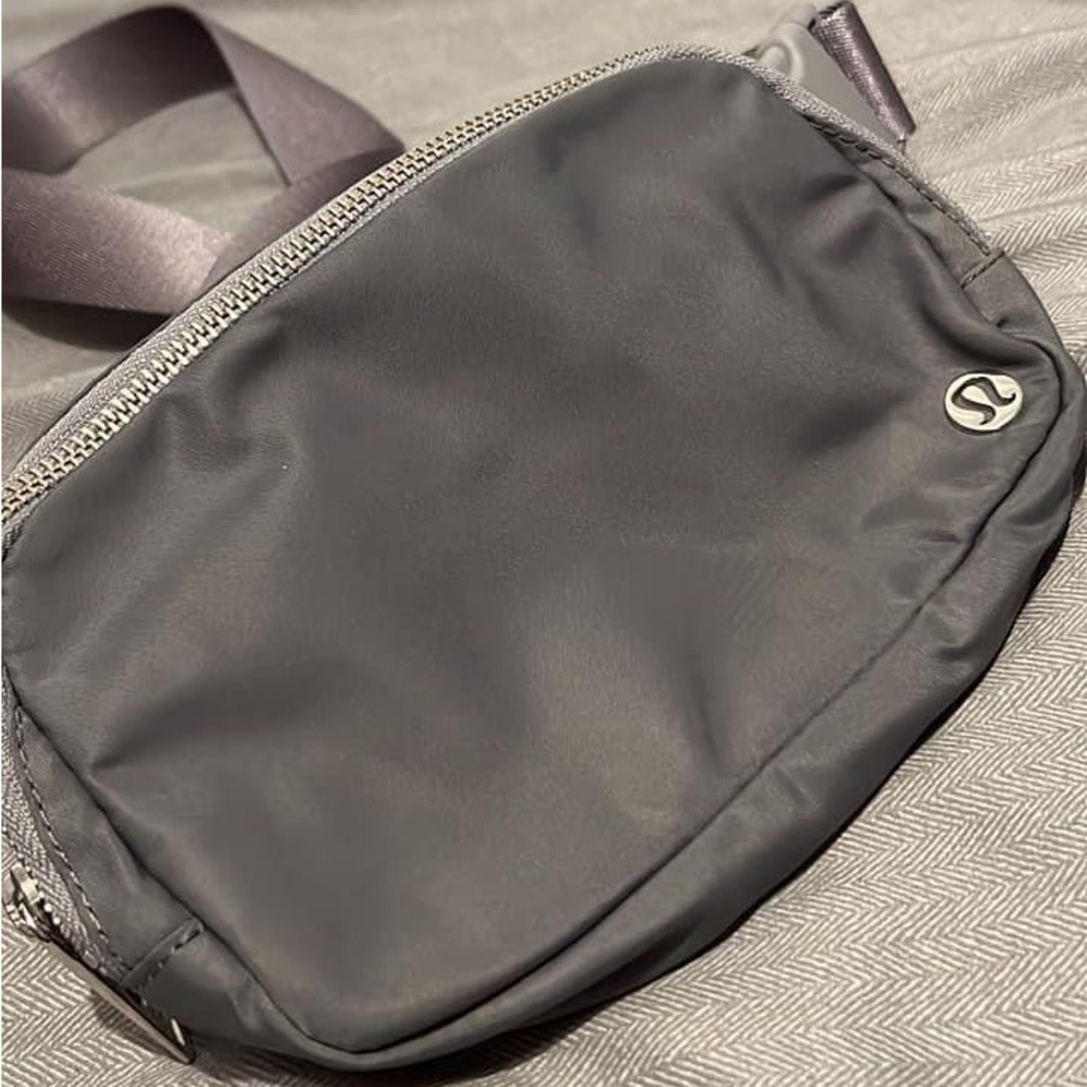 Lululemon Everywhere Belt Bag Grey